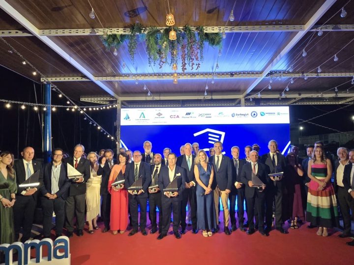 Esther Molina, delegada de ANSEMAC en Málaga, recibe el Premio PROA al Turismo Azul Sostenible